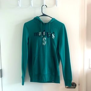 Mariner’s sweatshirt.